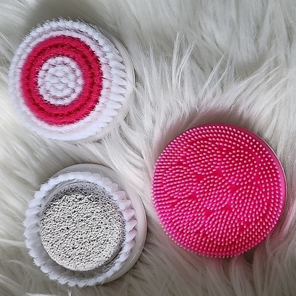 Blushly Cleansing and Exfoliating Body Brush with 4 Brush Heads NIB - Picture 3 of 7